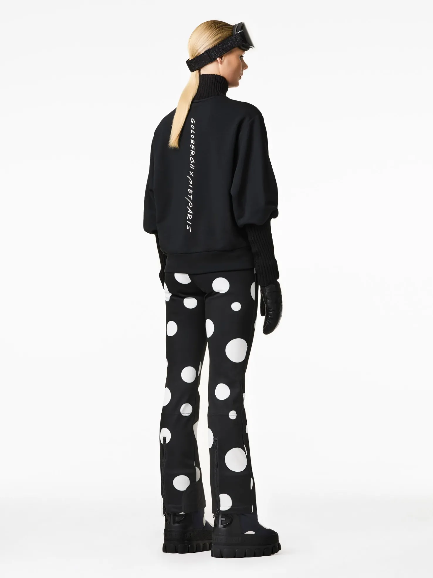 VOYAGE Turtle Neck Sweater